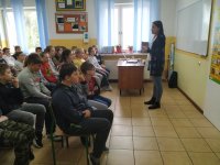 Spotkanie przedstawiciela Policji z uczniami w szkole Podstawowej w Rudce