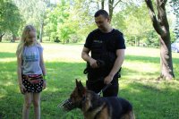 Dzieci zainteresowane były psami policyjnymi.