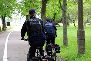 Policjanci w patrolu rowerowym