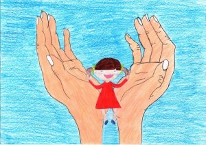 praca rysunkowa - na niebieskim tle narysowane są dwie duże dłonie które obejmują dziewczynkę w czerwonej sukience
