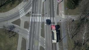 Widok ulicy z kamery drona.