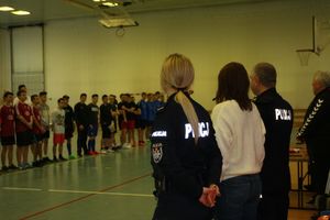 Policjanci na mikołajkowym turnieju piłki nożnej.