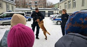 Spotkanie policjantów z dziećmi.