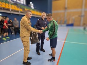 Mundurowi biorą udział w IV Turnieju Piłki Nożnej o Puchar Komendanta Powiatowego Policji w Bielsku Podlaskim.