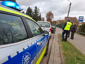 Policjanci dbaja o bezpieczeństwo w rejonach cmentarzy.