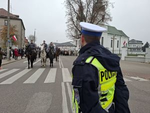 Policjanci podczas uroczystości obchodów Święta Niepodległości.