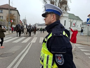 Policjanci podczas uroczystości obchodów Święta Niepodległości.