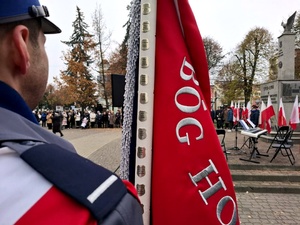 Policjanci podczas uroczystości obchodów Święta Niepodległości.