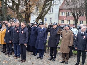 Policjanci podczas uroczystości obchodów Święta Niepodległości.