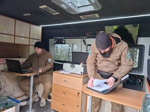 Policjanci biorą udział w ćwiczeniach dowódczo - sztabowych.