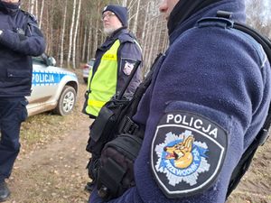 Policjanci biorą udział w ćwiczeniach dowódczo - sztabowych.