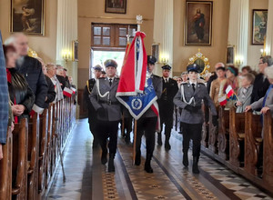 Policjanci dbają o bezpieczeństwo podczas obchodów święta 3 Maja.