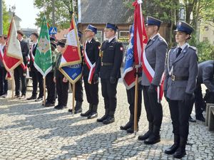 Policjanci dbają o bezpieczeństwo podczas obchodów święta 3 Maja.