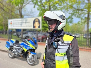 Policjanci dbają o bezpieczeństwo podczas obchodów święta 3 Maja.