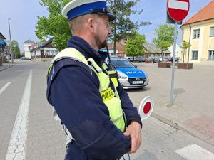 Policjanci dbają o bezpieczeństwo podczas obchodów święta 3 Maja.