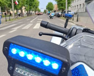 Policjanci dbają o bezpieczeństwo podczas obchodów święta 3 Maja.