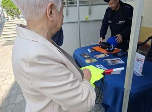 Policjanci dbają o bezpieczeństwo podczas obchodów święta 3 Maja.