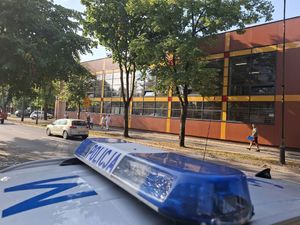 Policjanci dbaja o bezpieczeństwo w okolicach szkół/
