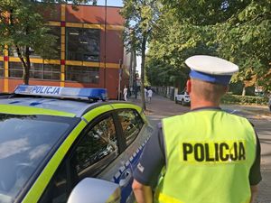 Policjanci dbaja o bezpieczeństwo w okolicach szkół/