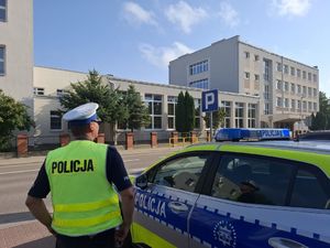 Policjanci dbaja o bezpieczeństwo w okolicach szkół/