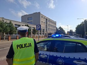 Policjanci dbaja o bezpieczeństwo w okolicach szkół/