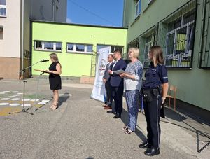 Policjanci dbaja o bezpieczeństwo w okolicach szkół/
