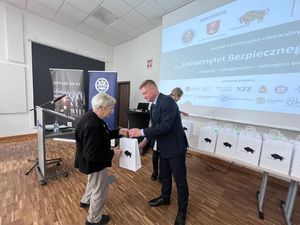 Policjanci zainaugurowali projekt Uniwersytet Bezpiecznego Seniora.