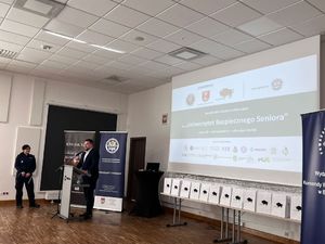 Policjanci zainaugurowali projekt Uniwersytet Bezpiecznego Seniora.