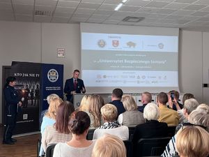 Policjanci zainaugurowali projekt Uniwersytet Bezpiecznego Seniora.