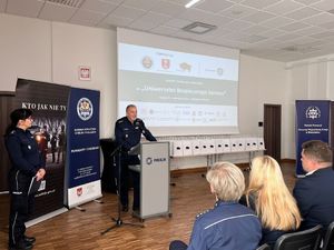 Policjanci zainaugurowali projekt Uniwersytet Bezpiecznego Seniora.
