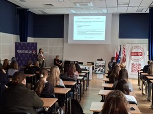 Policjanci spotkali się z młodzieżą.