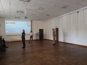 Spotkanie policjantów z dziećmi.