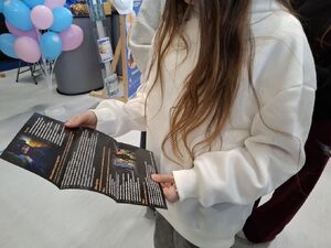 Policjanci prezentują młodzieży służbę w Policji