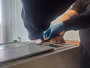 Policjanci zatrzymali sprawcę uszkodzenia ciała.