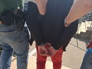 Policjanci zatrzymali mężczyznę.