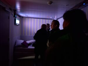 Uczniowie oglądają pojazd Escapetruck w Bielsku Podlaskim.