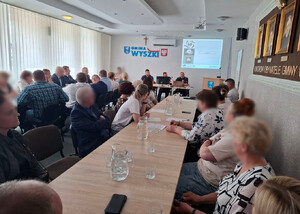Policjanci spotkali się z mieszkańcami Wyszek.