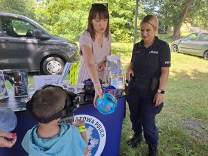 Policjanci spotkali sie z mieszkańcami podczas pikniku.