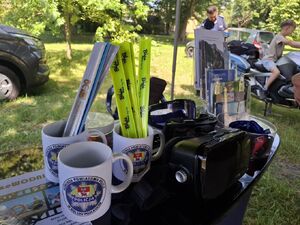Policjanci spotkali sie z mieszkańcami podczas pikniku.