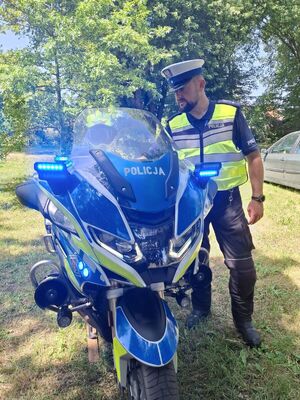 Policjanci spotkali sie z mieszkańcami podczas pikniku.
