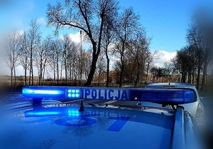 Radiowóz stoi.