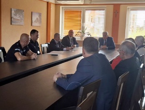 Policjanci spotkali się z dyrektorami szkół.