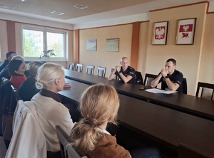 Policjanci spotkali się z dyrektorami szkół.